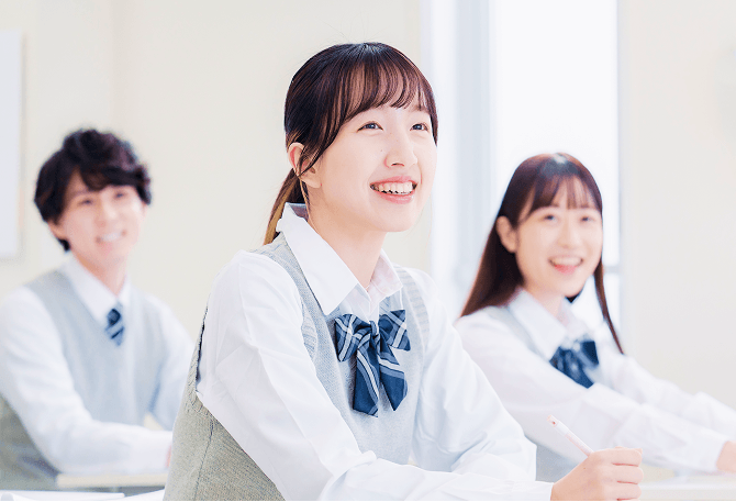 勉強している3人の学生
